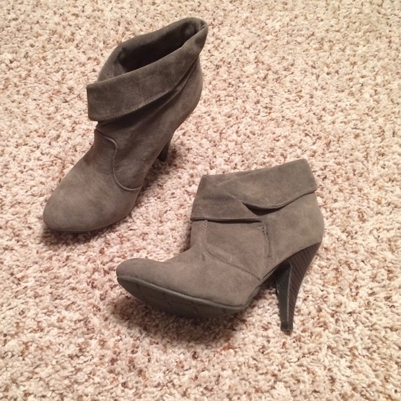 Dollhouse Shoes - New olive green/brown booties 7
