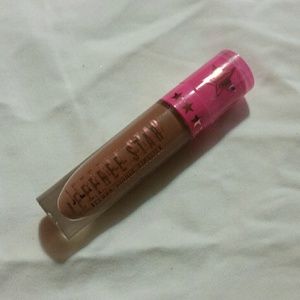 Jeffree Star liquid lipstick in Celebrity Skin