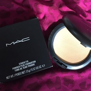 Mac studio fix powder foundation C40