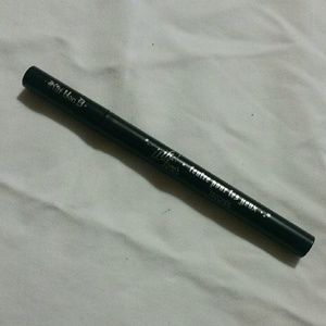 Kat Von D ink liner in Trooper