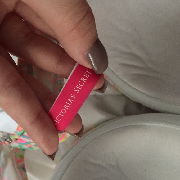 Victoria's Secret bathing suit top - Picture 2 of 2