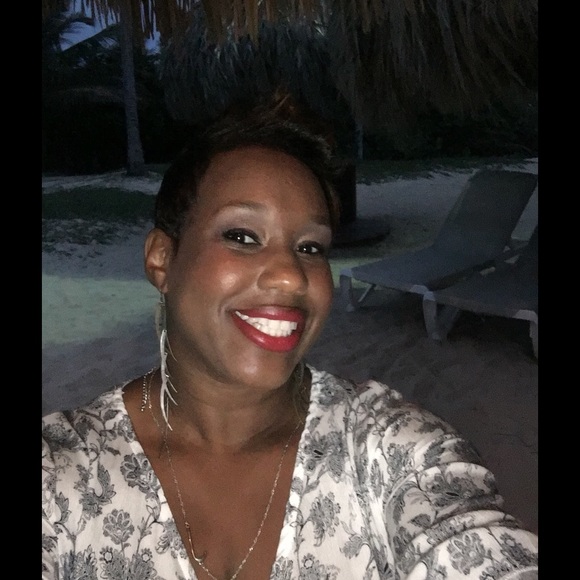 Meet your Posher, Latosha - Picture 2 of 2