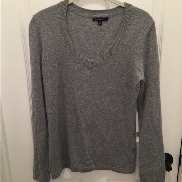Gap sweater. Size medium