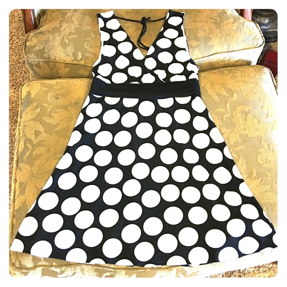 White House Black Market WHBM Dress size M (6/8)
