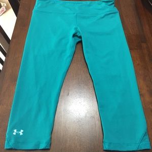 Under Armor Teal Fitted Capris w/ Lace leg inserts
