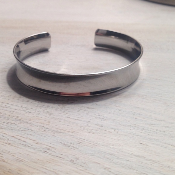 Lia Sophia curvature cuff