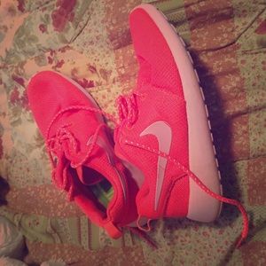 🎀 SWAPPED! 💛 on hold for Phamtf