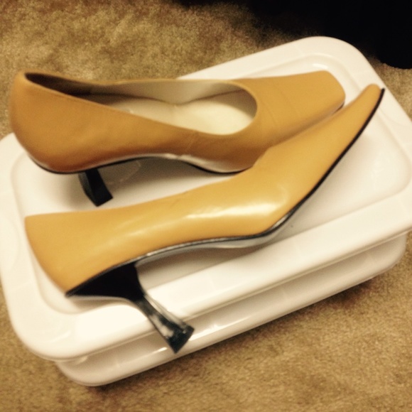 Impo kid skin tan pumps brand new