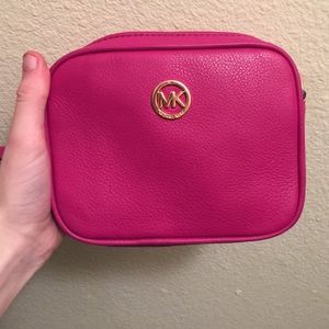 Fulton Leather Crossbody Fushia