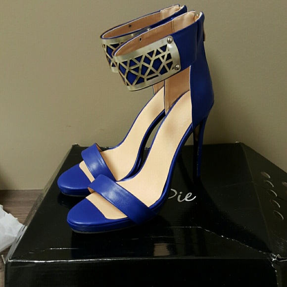 Heels - Picture 3 of 4