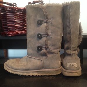 Uggs-gray boots with 3 buttons