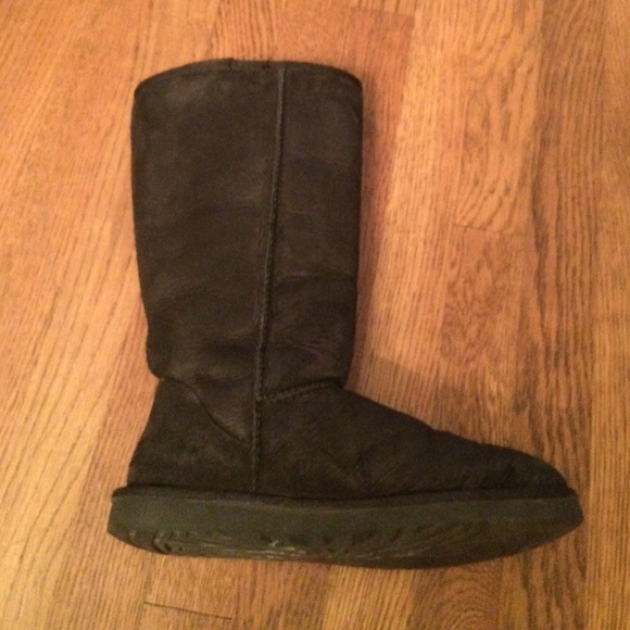 tall black uggs!!