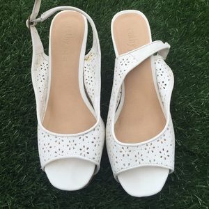 Cathy Jean white wedges with cork bottom size 7