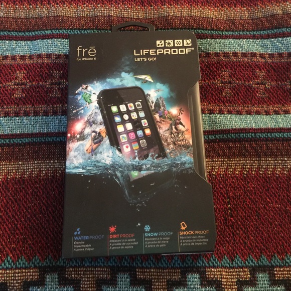 BRAND NEW. black lifeproof case for iPhone 6 ! 🎀