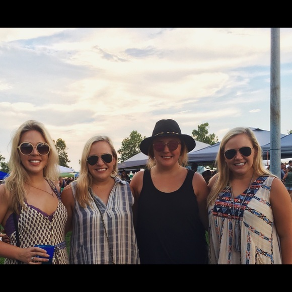 Meet your Posher, Lindsay - Picture 2 of 2