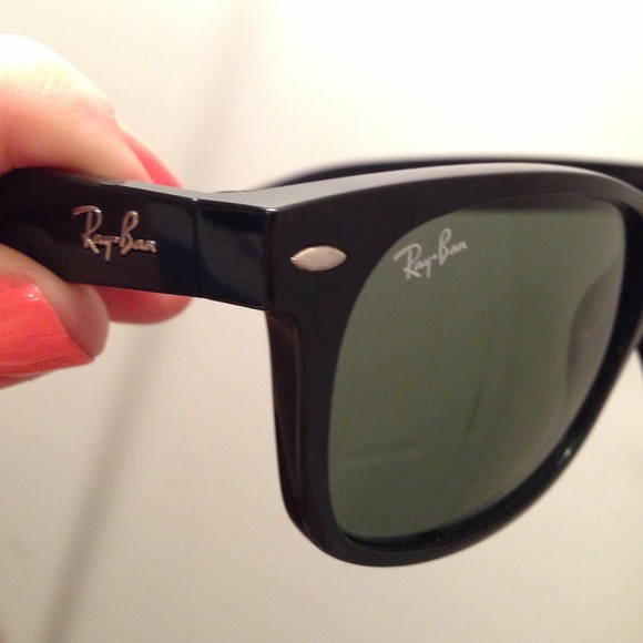 Polarized Ray-Ban Sunglasses - Picture 2 of 2
