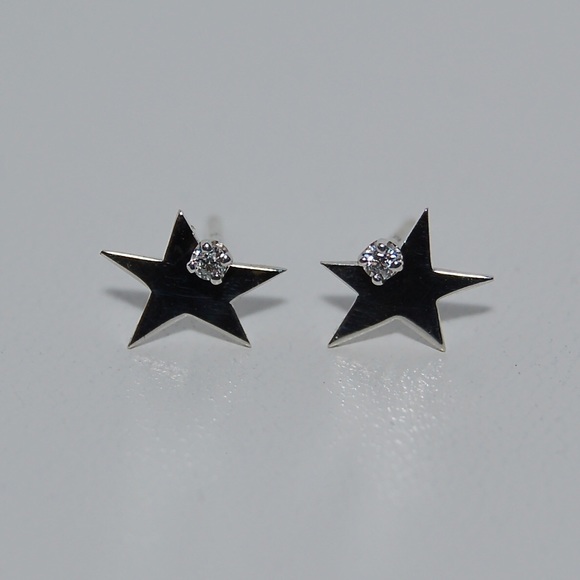 Silver & diamond ear studs. SSilver