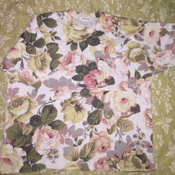 White floral tshirt