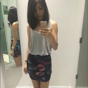 Leafs printed mini skirt