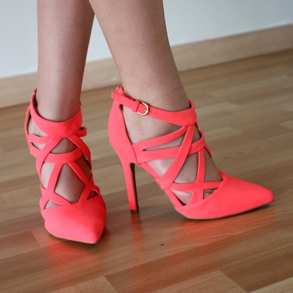 Qupid Shoes - ❤️Host Pick❤️NWT Neon Coral Strappy Pointed Toe