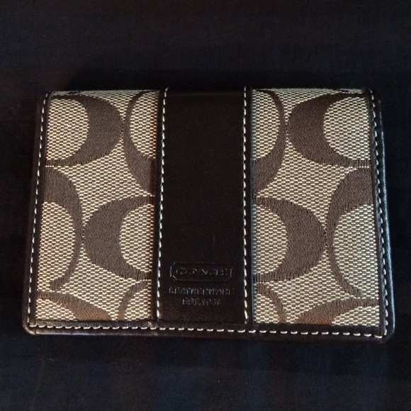 Coach Handbags - AUTHENTIC COACH SIGNATURE CARD HOLDER
