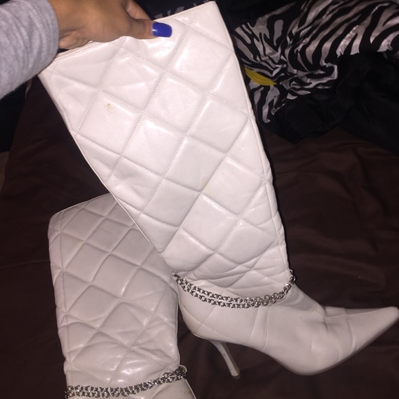 White patented leather boots with silver chain