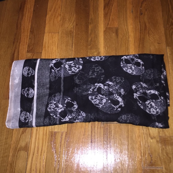 Skull print scarf