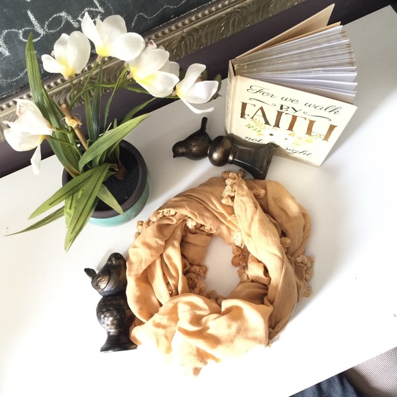 Accessories - Beautiful tussled super soft scarf