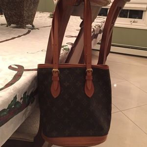 Louie Vuitton Bag Great Condition