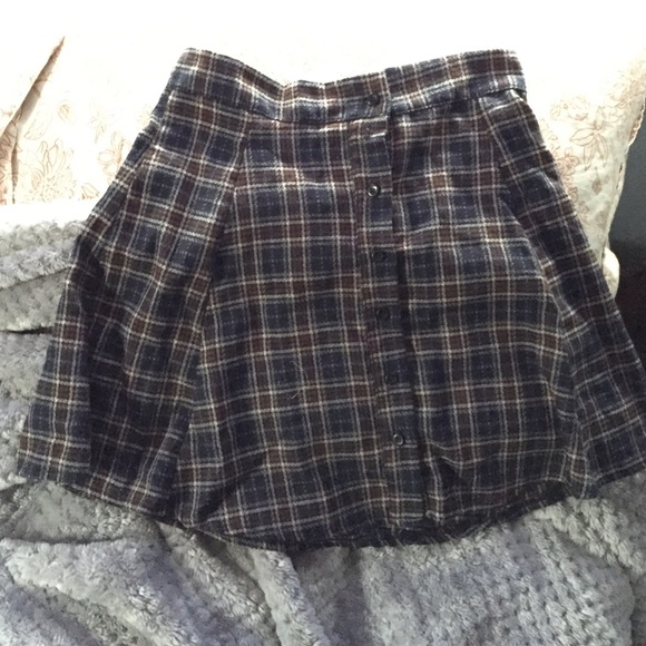 Brandy Melville high waisted plaid skirt