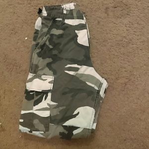 Army styled cargo pants