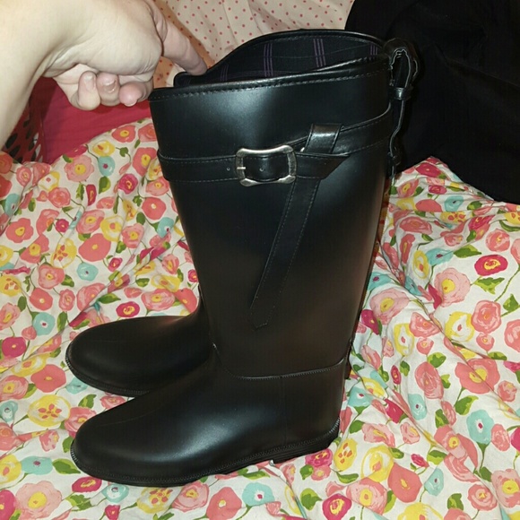 Tall black rainboots by dirty laundry