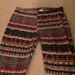 Winter patterned leggings. Size large.