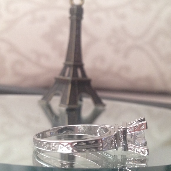 NWT The "Paris" Ring - Picture 3 of 4