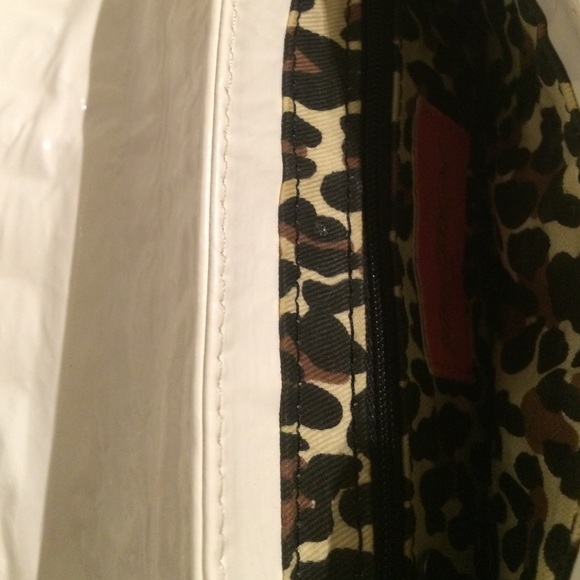 Betsy Johnson Small Hearts Shoulders  Bag - Picture 2 of 4