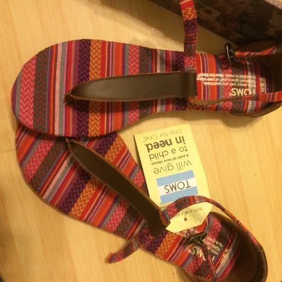 TOMS SANDALS!!!