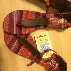 TOMS SANDALS!!!