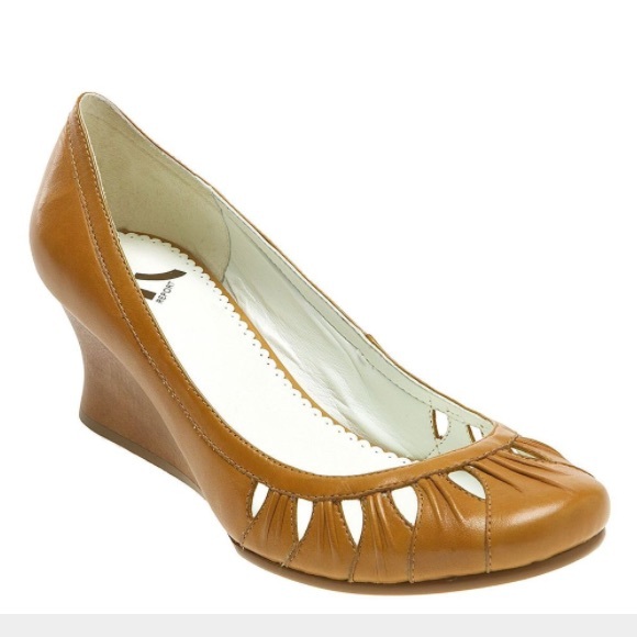 Report Shoes - SALE Cute Report wedge shoes