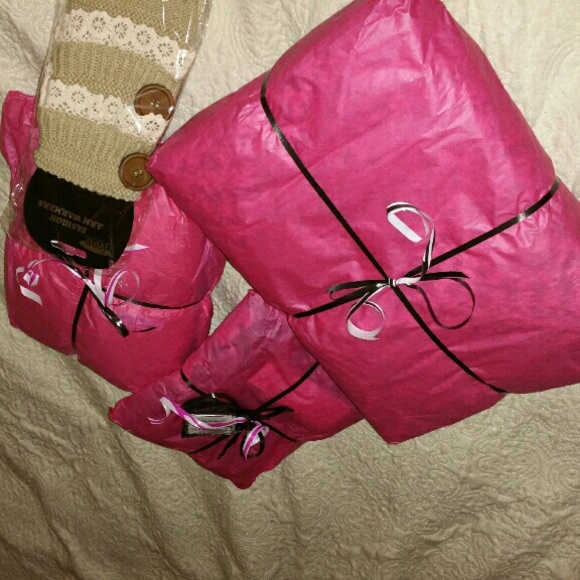 ******Gifts,  gifts,  gifts********