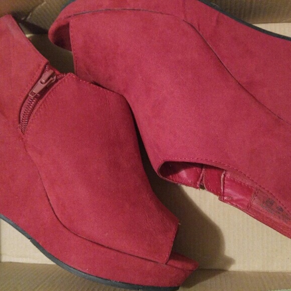 Fire Red Wedges