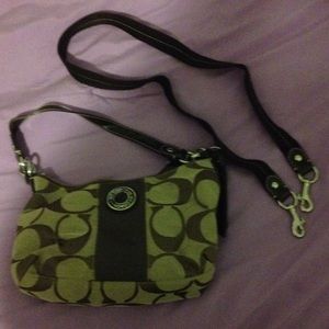 🚨Coach Purse With Shoulder Strap🚨 NEVER USED!!!