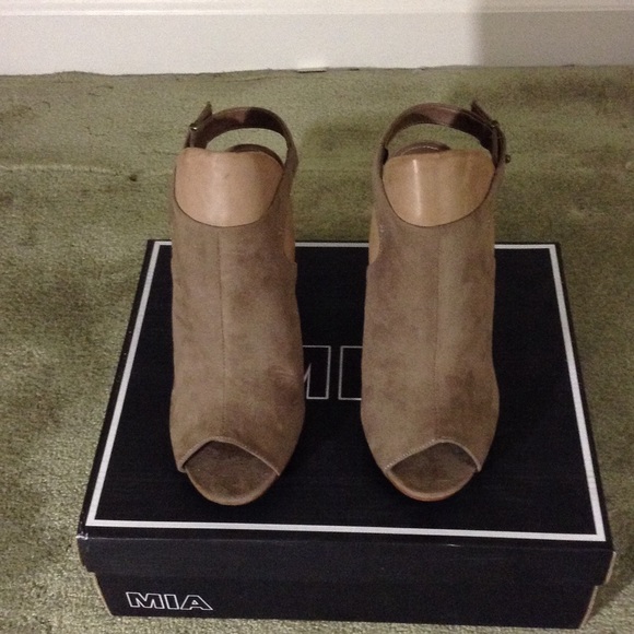 Women's MIA shoes Brown suede/leather size 7 1/2