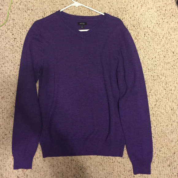 Men's v-neck sweater