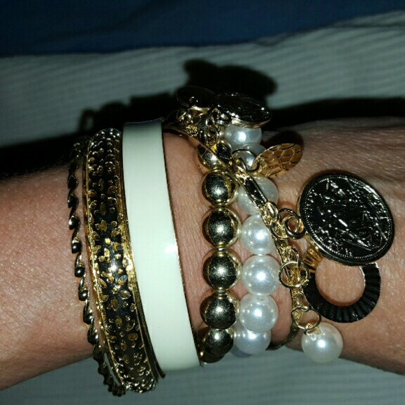 Many bracelets - Picture 2 of 2
