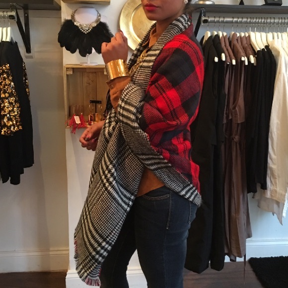 "Tartan Wrap Sweater" - Picture 3 of 3