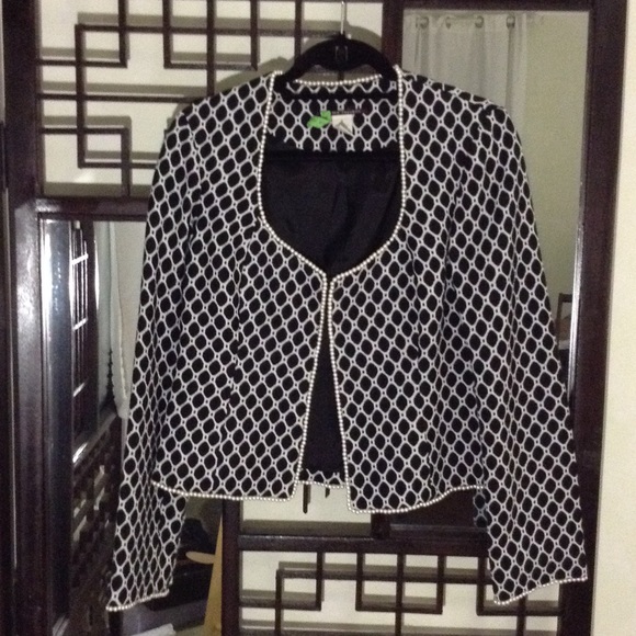 Women's blazer black and white with pearls lining