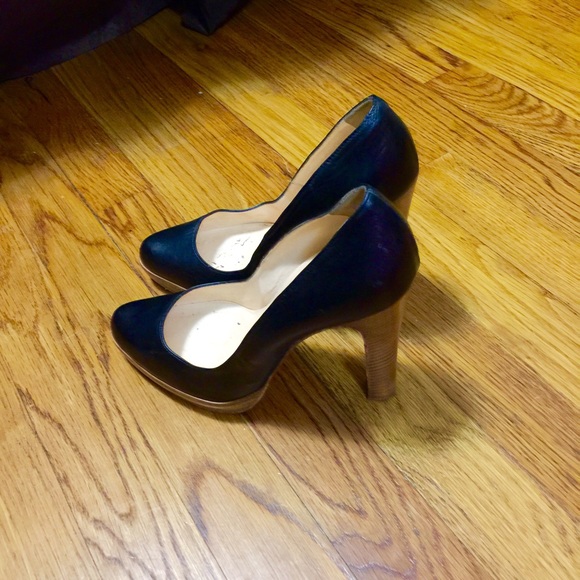 Christian Louboutin - Picture 4 of 4