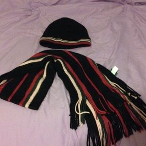 🚨 Hat and Scarf two for one deal! 🚨