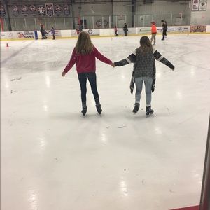 Meet your Posher, Chelsea and kayla