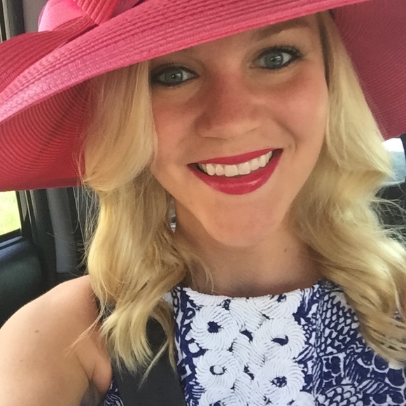 Meet your Posher, Emily - Picture 1 of 3